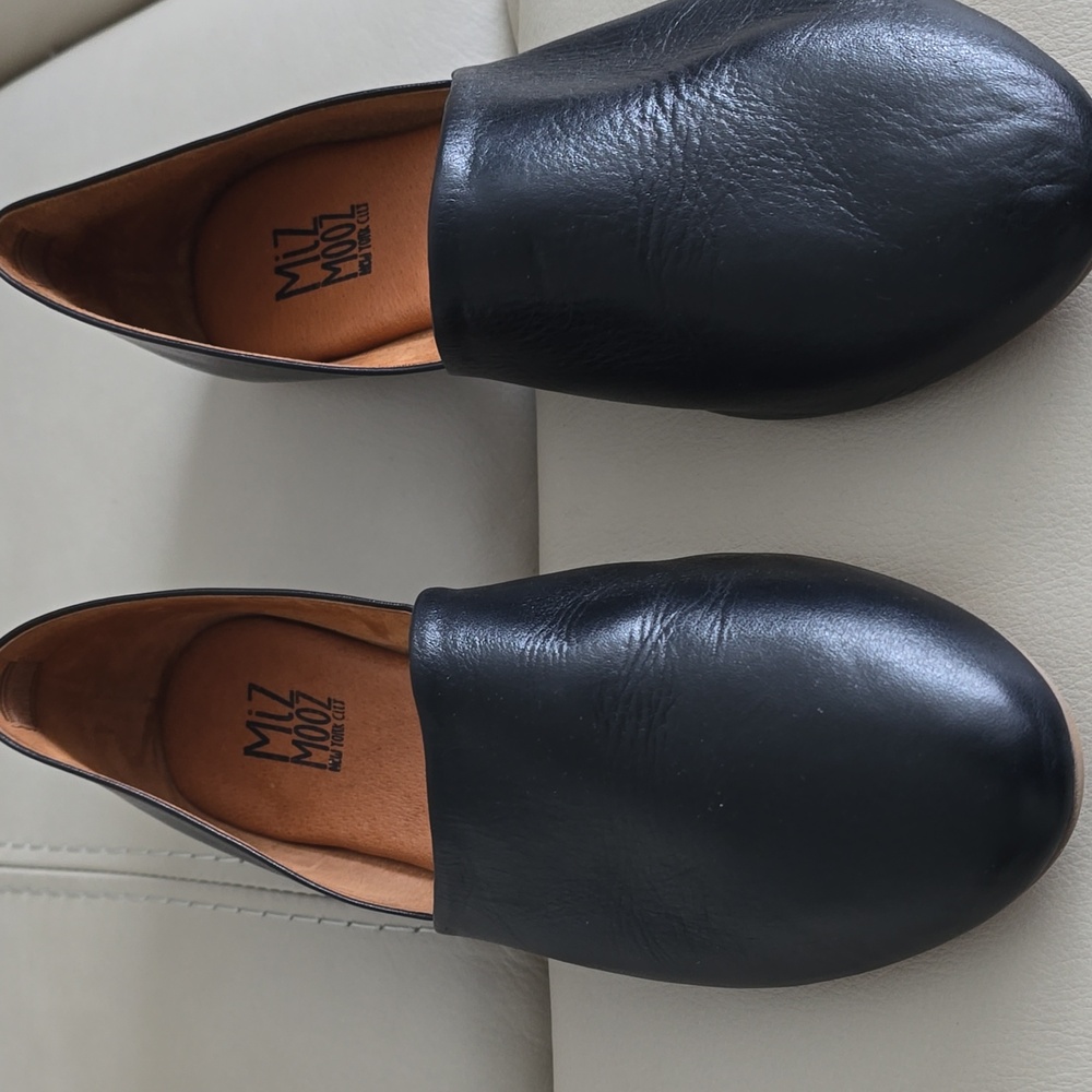 🌻NEW Miz Mooz Kimmy Black Leather Women’s Slip-On Flats Almond Toe Size 9-9.5